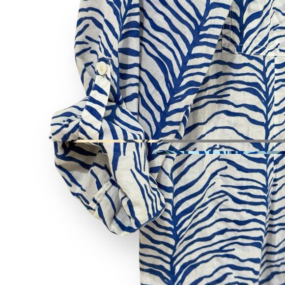 Chico's Womens Top Size 1 M/8 Blue White Zebra Print Roll Tab Sleeve 100% Cotton - Picture 4 of 8